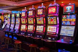 Pemain memainkan berbagai permainan lobby game populer di jptoto